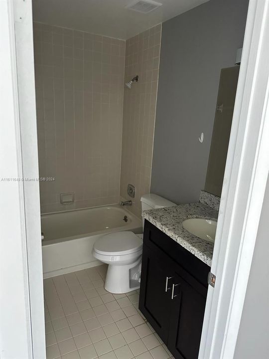 For Rent: $2,400 (2 beds, 2 baths, 1032 Square Feet)