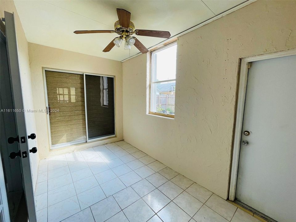 For Rent: $3,100 (3 beds, 2 baths, 1197 Square Feet)