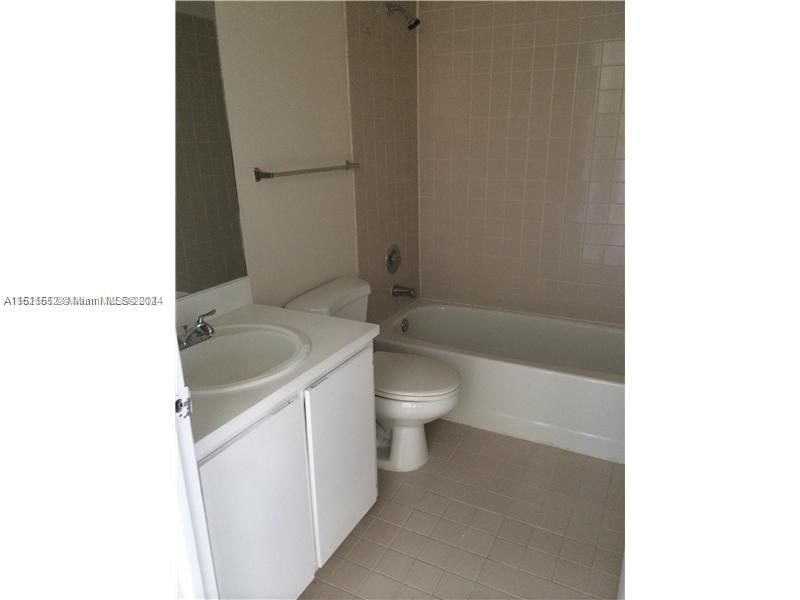 For Rent: $2,100 (2 beds, 2 baths, 980 Square Feet)