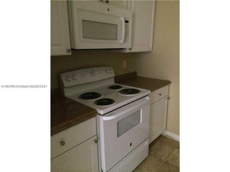 For Rent: $2,100 (2 beds, 2 baths, 980 Square Feet)