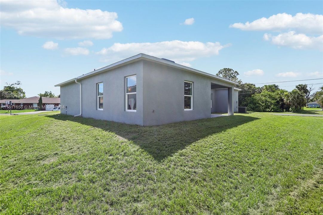 For Sale: $367,999 (3 beds, 2 baths, 1700 Square Feet)
