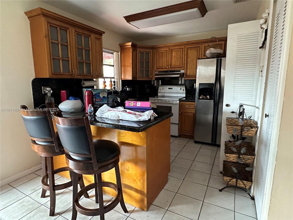 For Rent: $3,000 (3 beds, 2 baths, 1396 Square Feet)