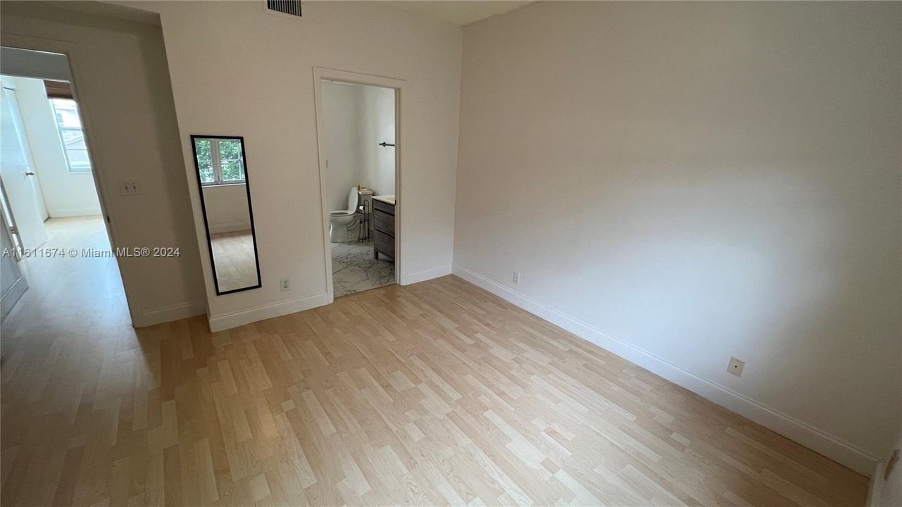 For Rent: $2,750 (2 beds, 1 baths, 1029 Square Feet)