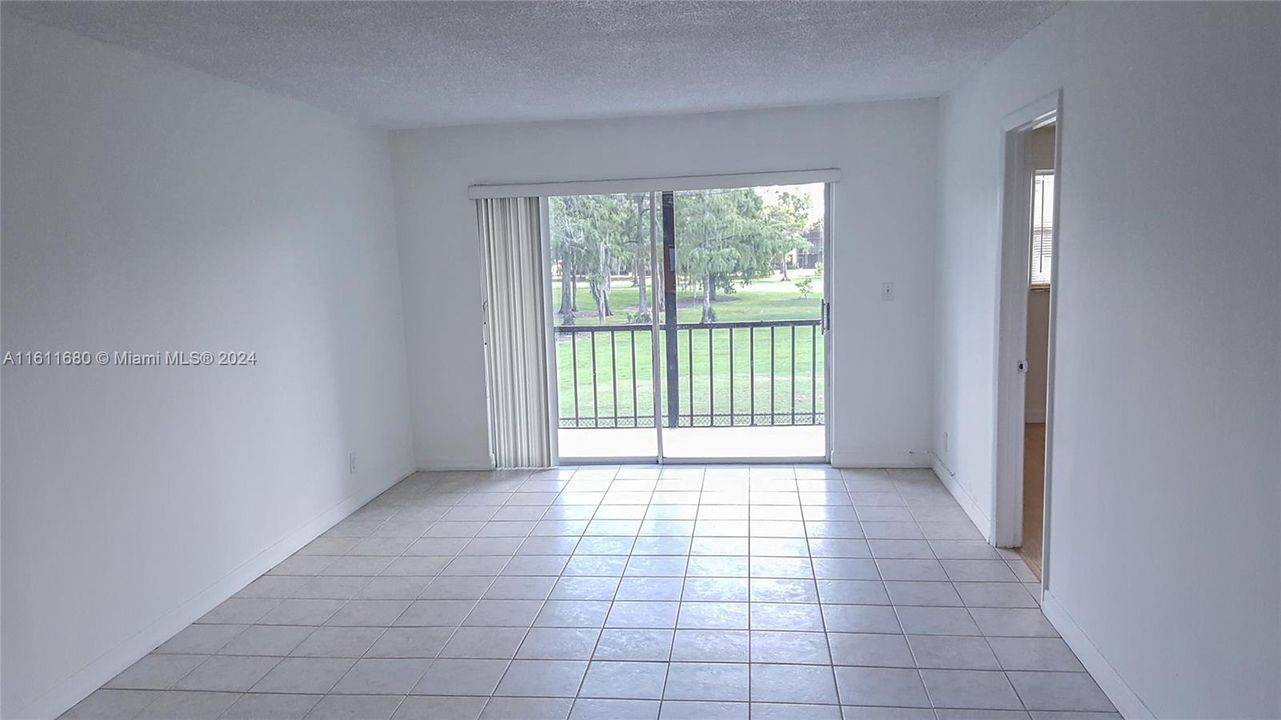 Active With Contract: $1,850 (2 beds, 2 baths, 949 Square Feet)