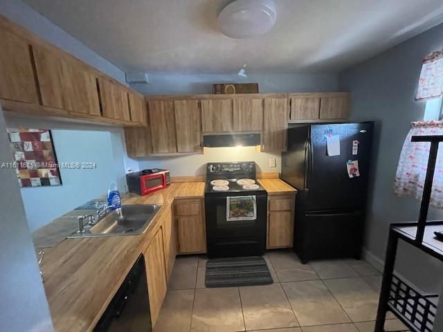 For Sale: $285,900 (2 beds, 2 baths, 800 Square Feet)