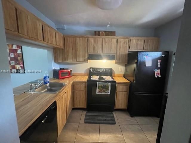 For Sale: $285,900 (2 beds, 2 baths, 800 Square Feet)