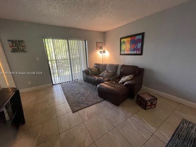 For Sale: $285,900 (2 beds, 2 baths, 800 Square Feet)