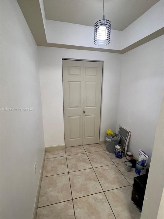 Active With Contract: $2,200 (1 beds, 1 baths, 738 Square Feet)