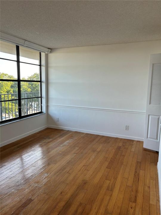 For Rent: $2,400 (2 beds, 2 baths, 1130 Square Feet)