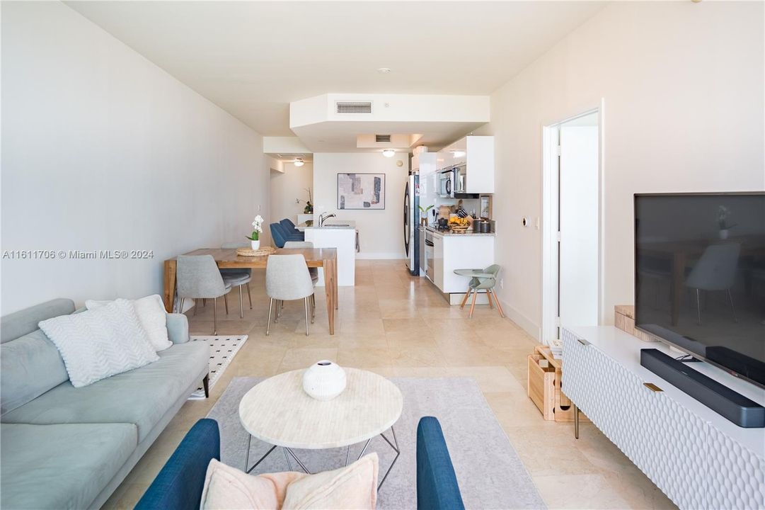 For Sale: $730,000 (2 beds, 2 baths, 1208 Square Feet)
