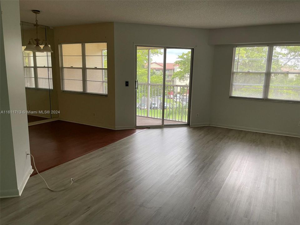 For Rent: $1,450 (1 beds, 1 baths, 840 Square Feet)