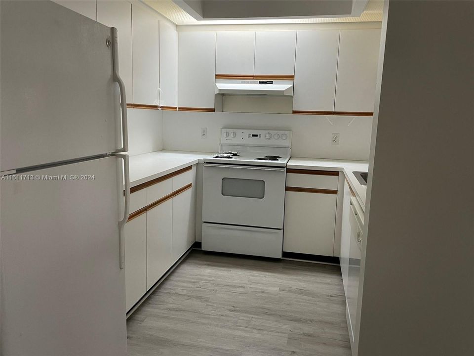 For Rent: $1,450 (1 beds, 1 baths, 840 Square Feet)