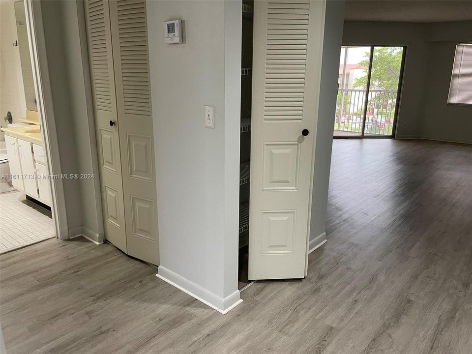 For Rent: $1,450 (1 beds, 1 baths, 840 Square Feet)