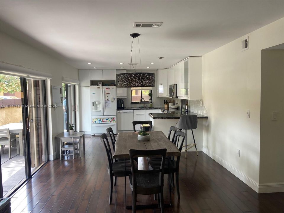 For Sale: $635,000 (3 beds, 2 baths, 1718 Square Feet)