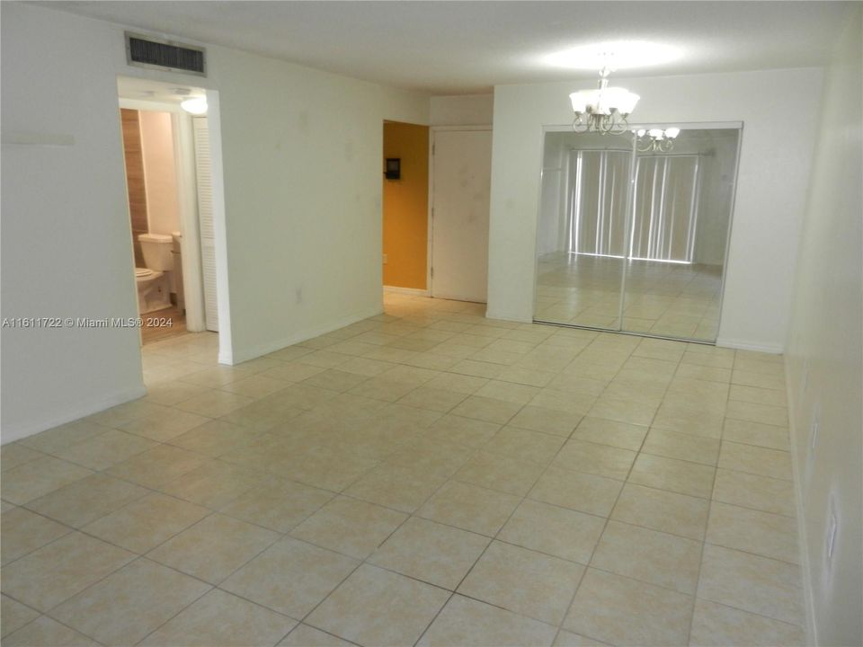 For Rent: $2,000 (1 beds, 1 baths, 670 Square Feet)