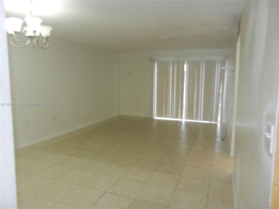 For Rent: $2,000 (1 beds, 1 baths, 670 Square Feet)