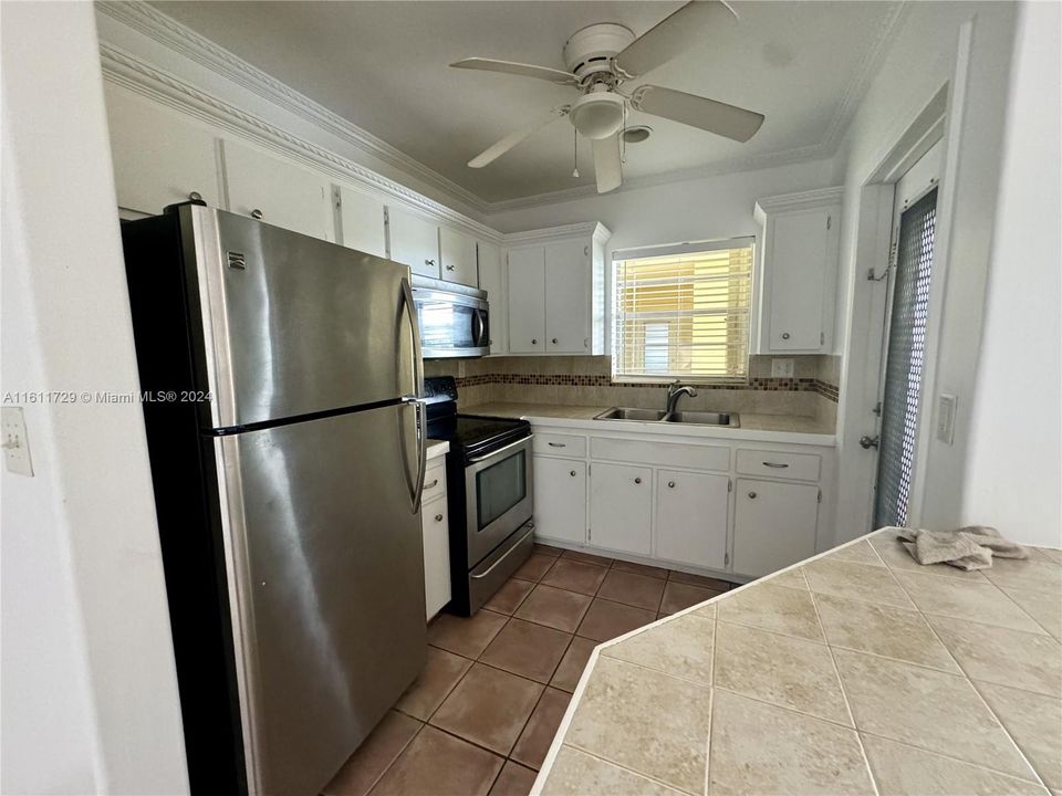 For Sale: $167,500 (1 beds, 1 baths, 690 Square Feet)