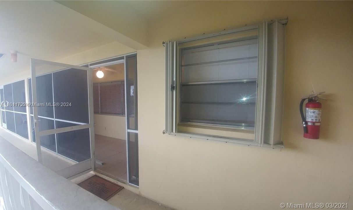 For Sale: $167,500 (1 beds, 1 baths, 690 Square Feet)