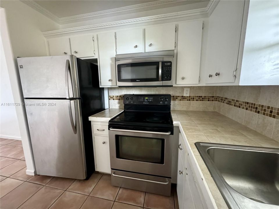 For Sale: $167,500 (1 beds, 1 baths, 690 Square Feet)