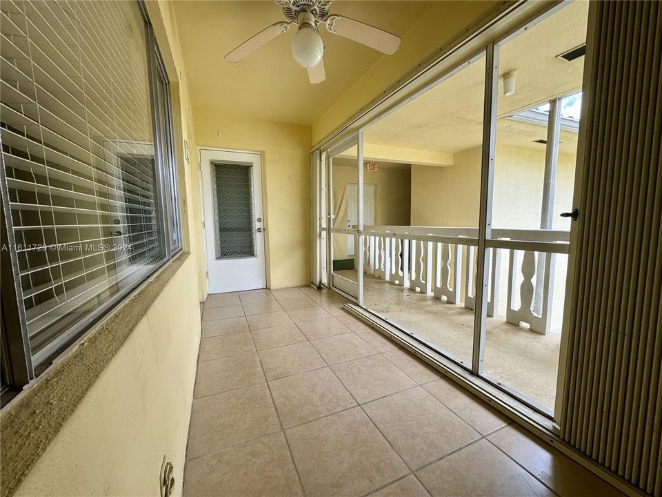 For Sale: $167,500 (1 beds, 1 baths, 690 Square Feet)