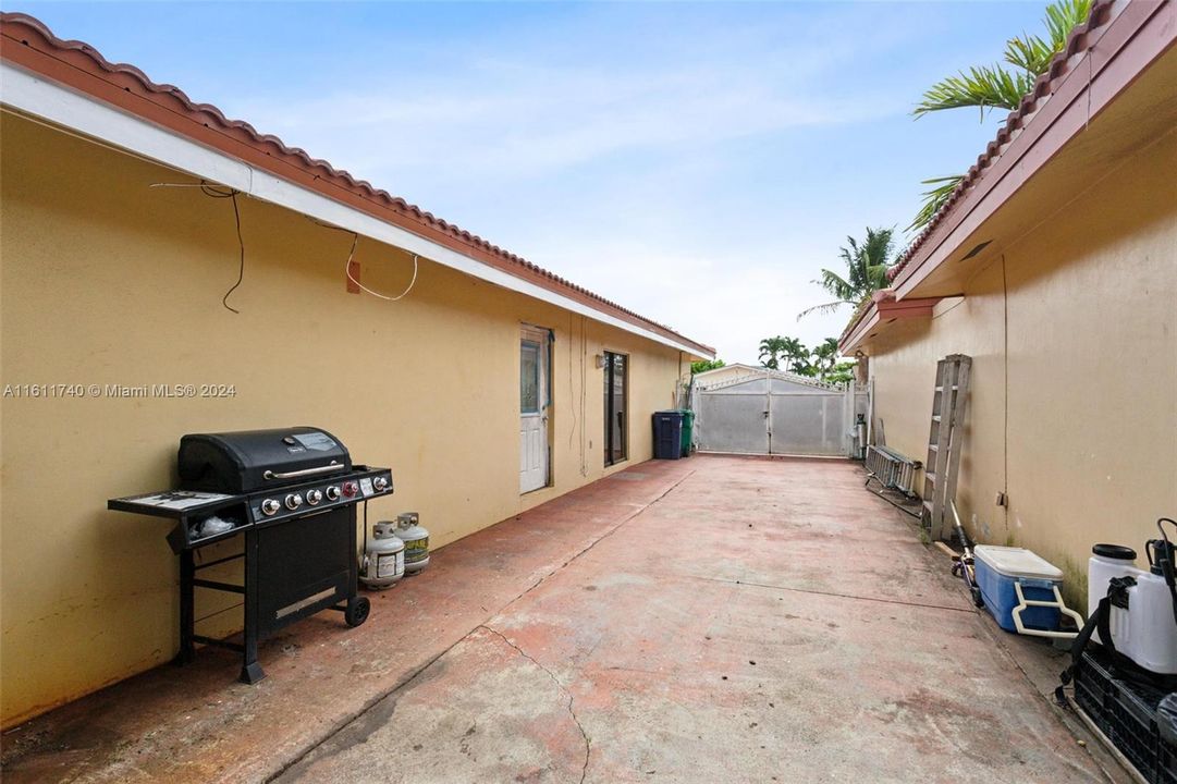 For Sale: $569,000 (4 beds, 2 baths, 1756 Square Feet)