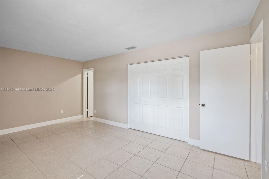 Active With Contract: $458,000 (3 beds, 2 baths, 1276 Square Feet)