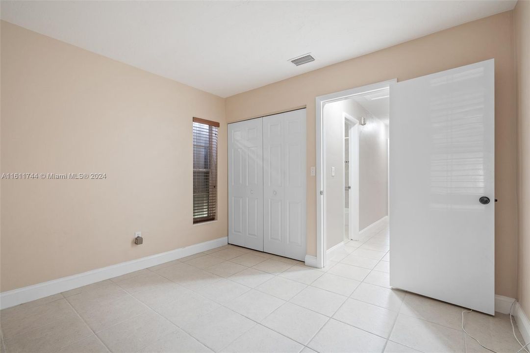 Active With Contract: $458,000 (3 beds, 2 baths, 1276 Square Feet)