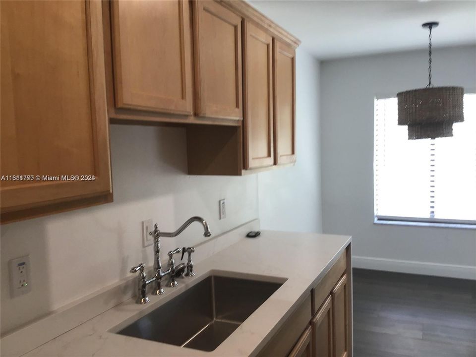 For Rent: $2,300 (2 beds, 2 baths, 1100 Square Feet)