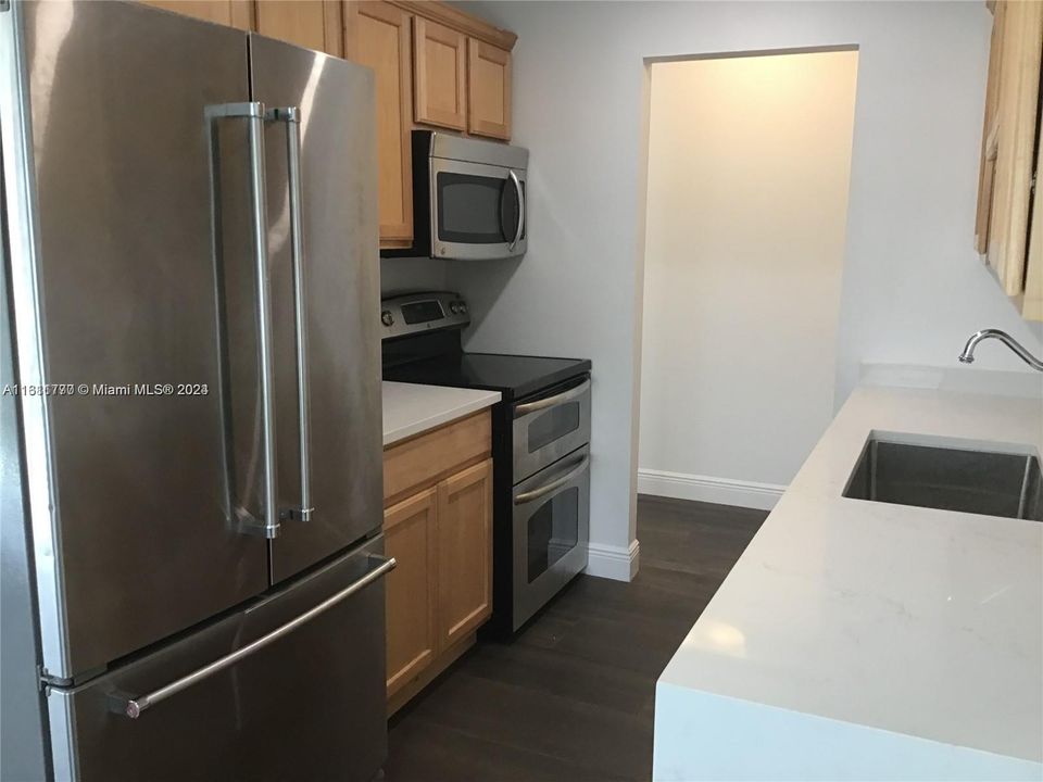 For Rent: $2,300 (2 beds, 2 baths, 1100 Square Feet)