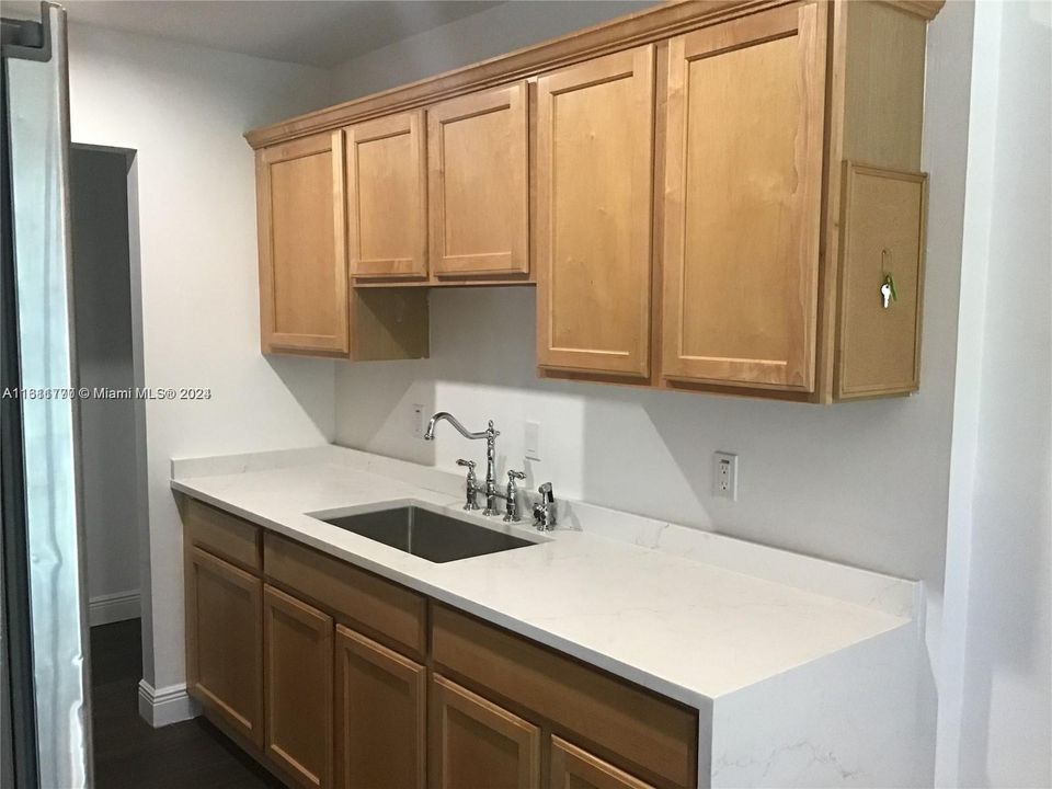 For Rent: $2,300 (2 beds, 2 baths, 1100 Square Feet)