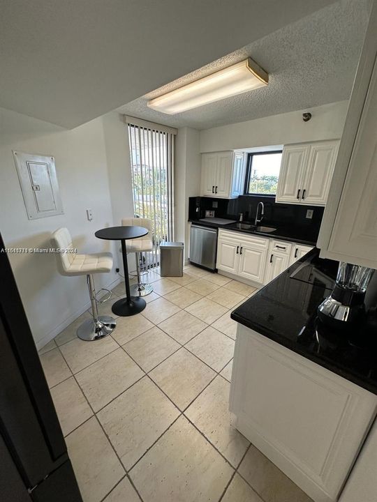 For Sale: $429,900 (2 beds, 2 baths, 1302 Square Feet)