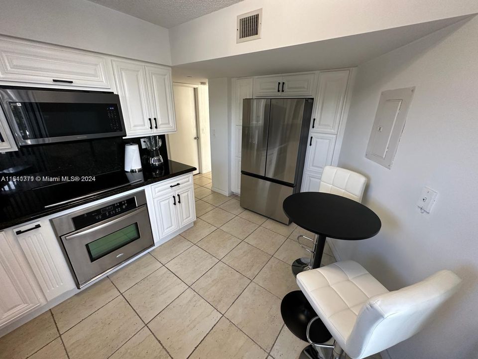 For Sale: $429,900 (2 beds, 2 baths, 1302 Square Feet)