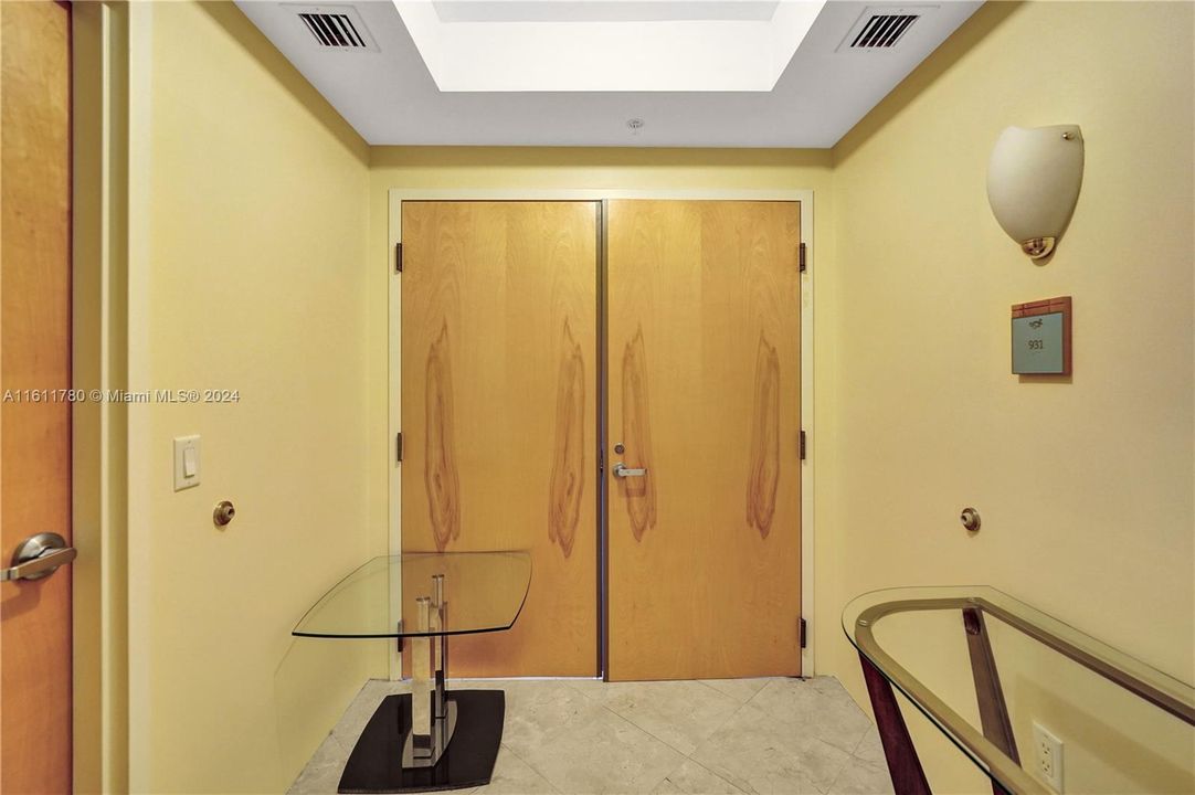 Private elevator & foyer