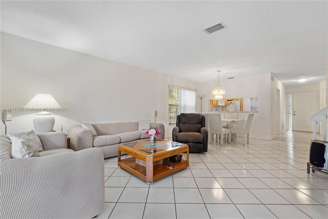 For Sale: $364,900 (3 beds, 2 baths, 1390 Square Feet)