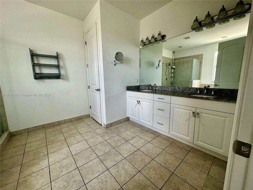 For Rent: $3,500 (3 beds, 2 baths, 2222 Square Feet)