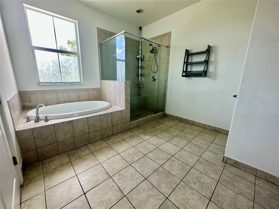 For Rent: $3,500 (3 beds, 2 baths, 2222 Square Feet)