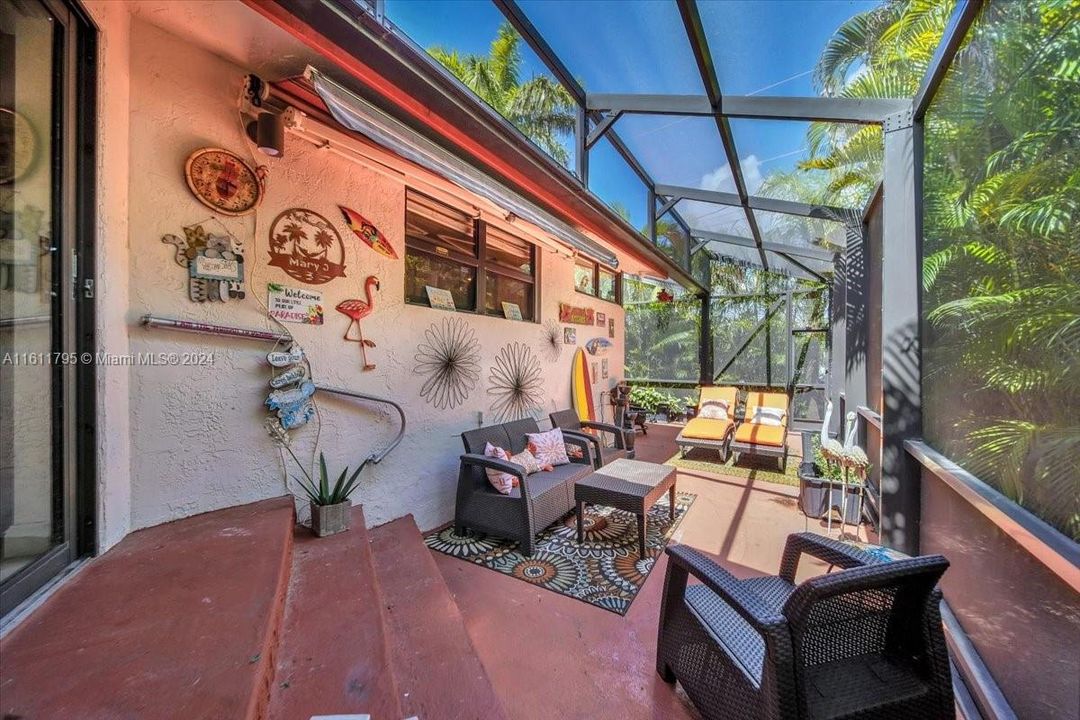 En Venta: $725,000 (3 camas, 3 baños, 2012 Pies cuadrados)