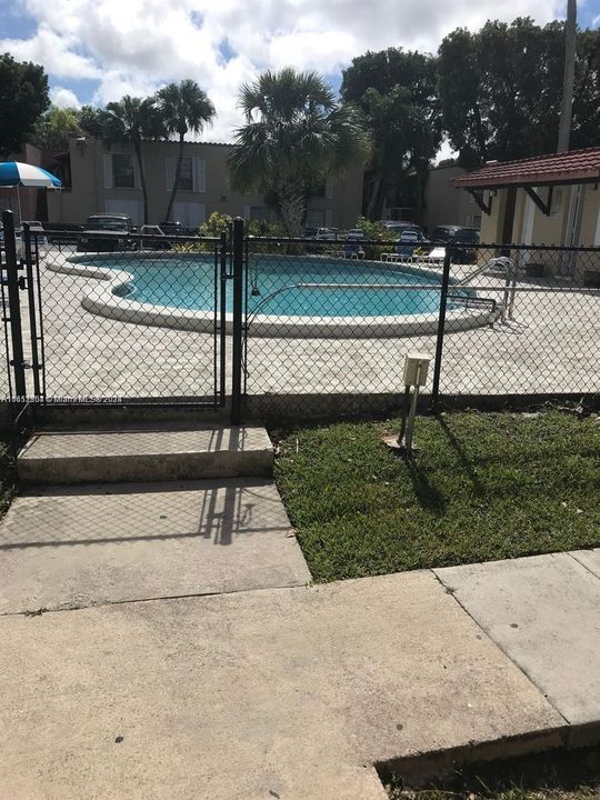 For Rent: $1,900 (1 beds, 1 baths, 709 Square Feet)