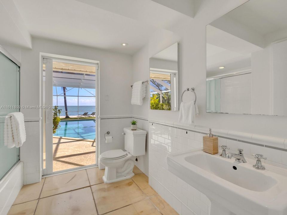 Active With Contract: $13,250,000 (5 beds, 5 baths, 3620 Square Feet)