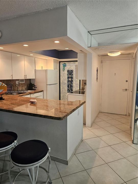 For Rent: $2,950 (1 beds, 1 baths, 832 Square Feet)