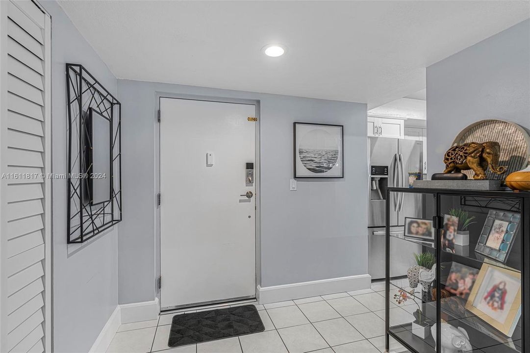 For Sale: $374,900 (2 beds, 2 baths, 1040 Square Feet)