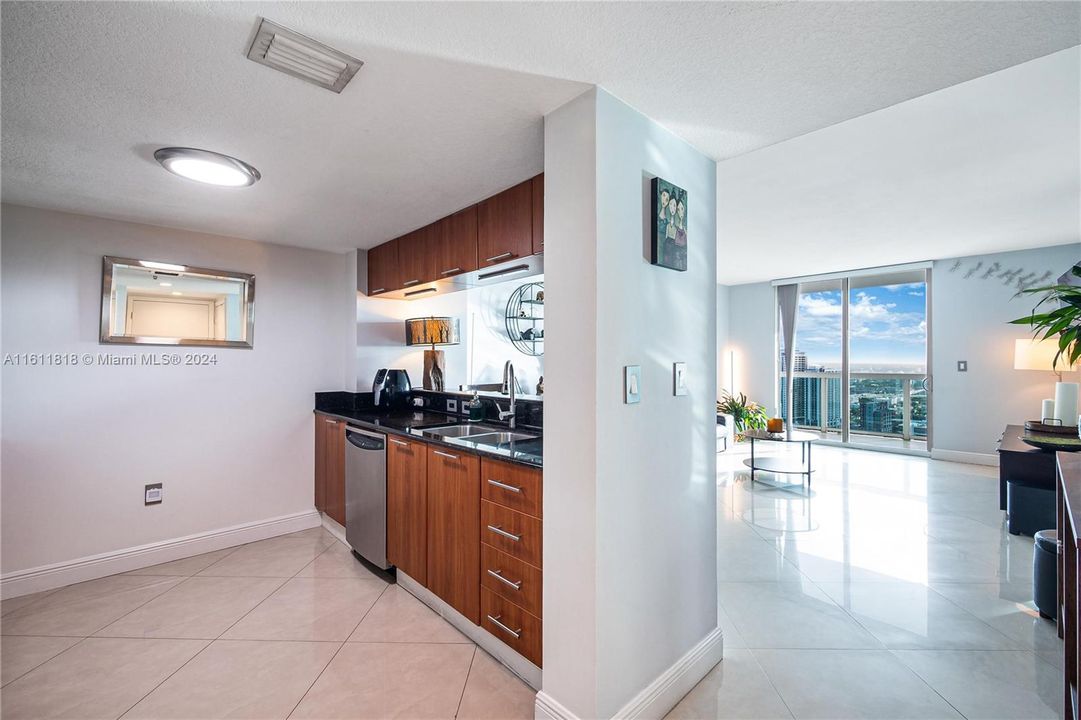 For Sale: $479,000 (1 beds, 1 baths, 839 Square Feet)