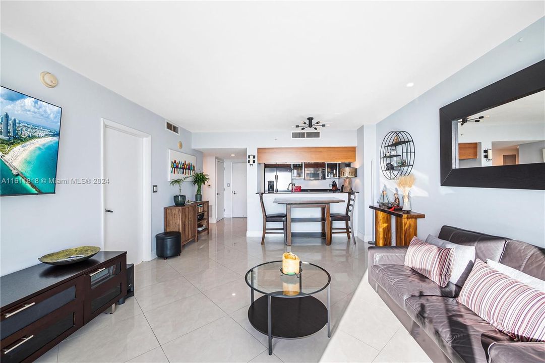 For Sale: $479,000 (1 beds, 1 baths, 839 Square Feet)