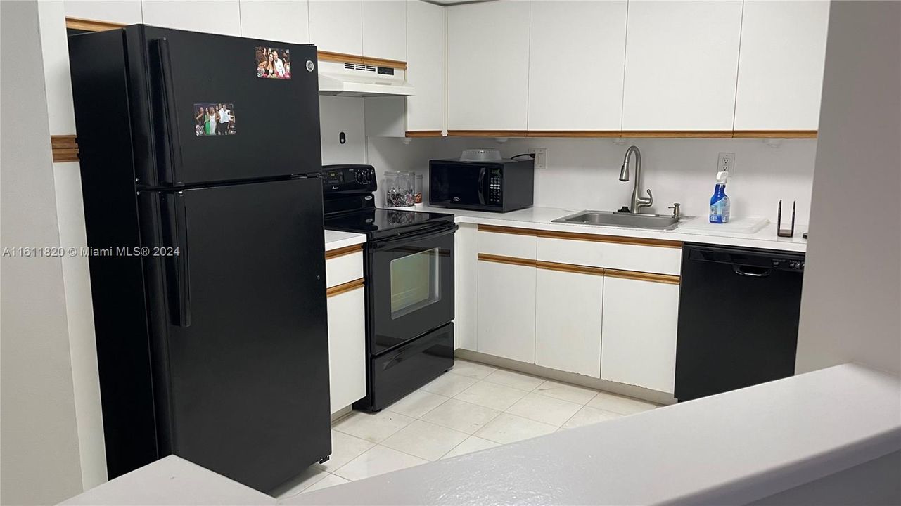 For Rent: $3,290 (2 beds, 2 baths, 1181 Square Feet)