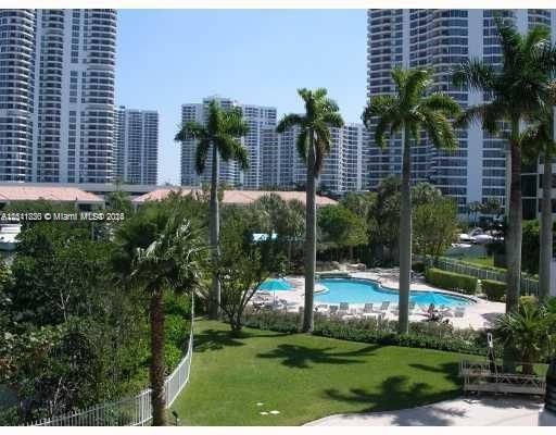 For Rent: $3,290 (2 beds, 2 baths, 1181 Square Feet)