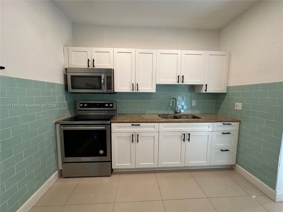 For Rent: $3,700 (3 beds, 2 baths, 1208 Square Feet)