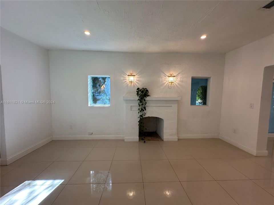 For Rent: $3,700 (3 beds, 2 baths, 1208 Square Feet)