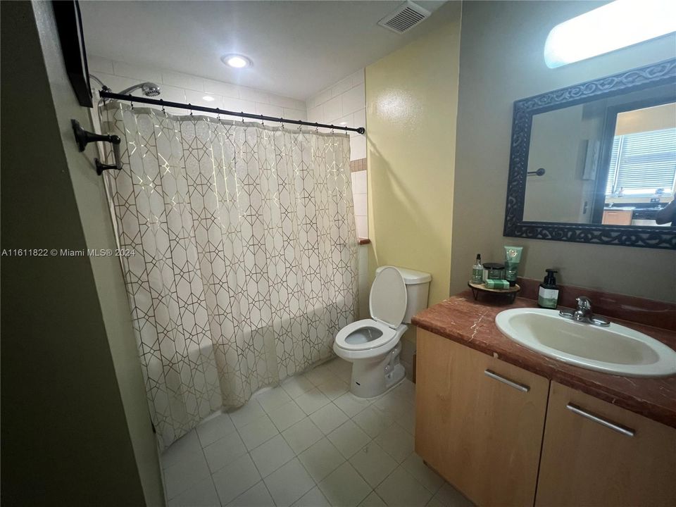 For Rent: $2,300 (1 beds, 1 baths, 783 Square Feet)