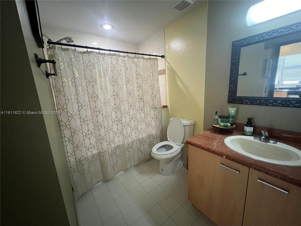 For Rent: $2,300 (1 beds, 1 baths, 783 Square Feet)