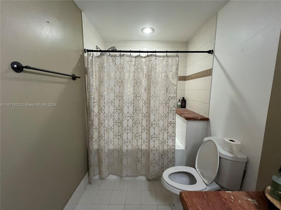 For Rent: $2,300 (1 beds, 1 baths, 783 Square Feet)